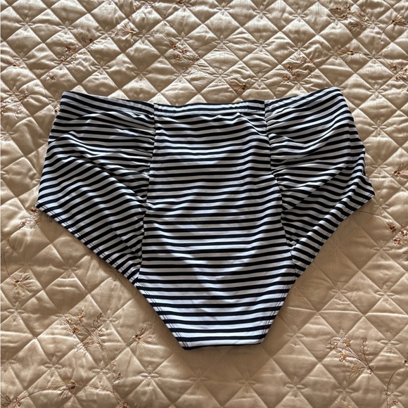 Torrid Black and White Striped Swim Bottom Size 3 - Picture 4 of 5